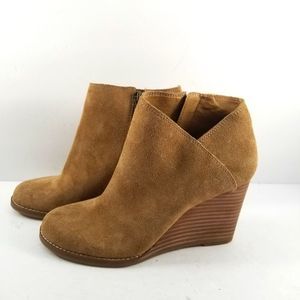 Lucky Brand Suede Ankle Bootie Size 7M.‎ S721